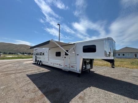 New 2026 Logan Coach Logan Coach Riot 5H GN — Premier Custom Living Quarters Horse Trailer