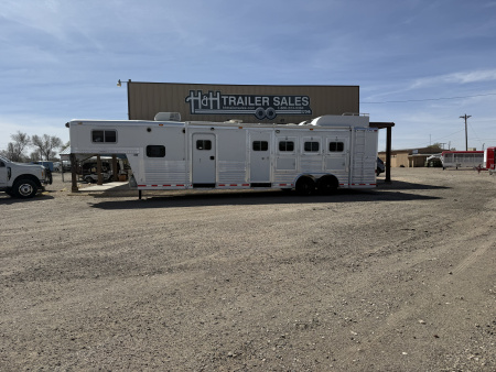 Used 1999 Elite Trailers 4 HORSE LQ Horse Trailer