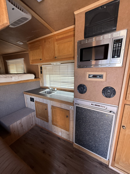 Used 1999 Elite Trailers 4 HORSE LQ Horse Trailer