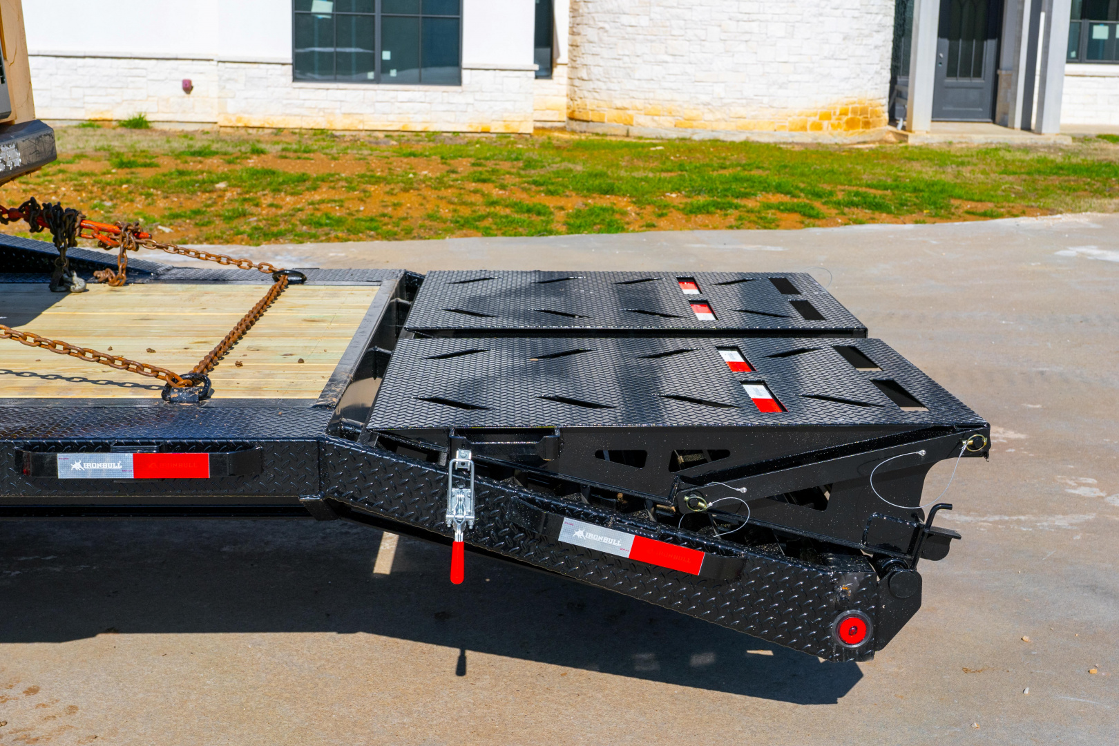 New 2026 Iron Bull 102X26 GOOSENECK Equipment Trailer 10K AXLES DRIVE OVER FENDERS & RAMPAGE RAMPS