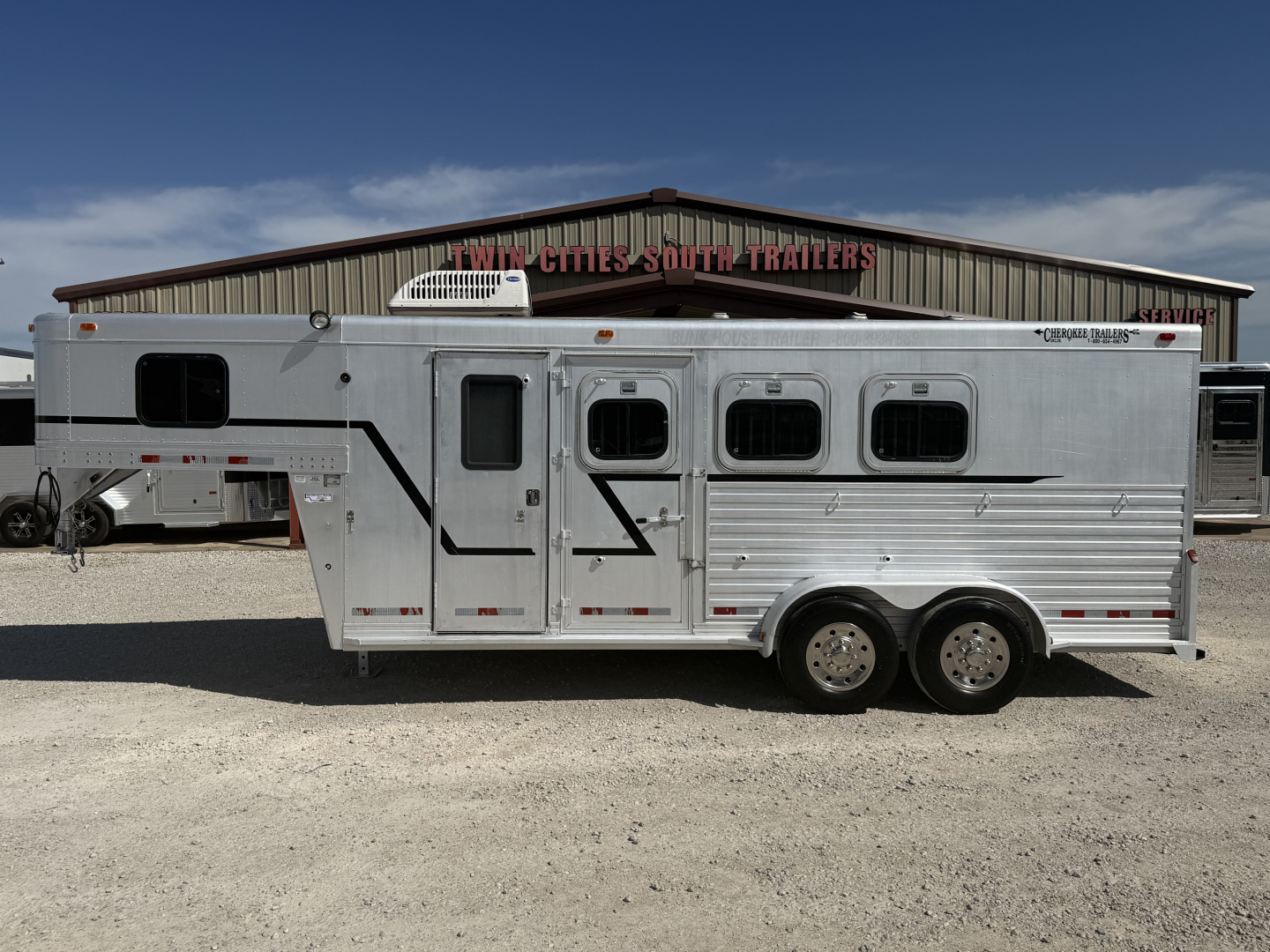 Used 2000 Cherokee 3 Horse Gooseneck Horse Trailer
