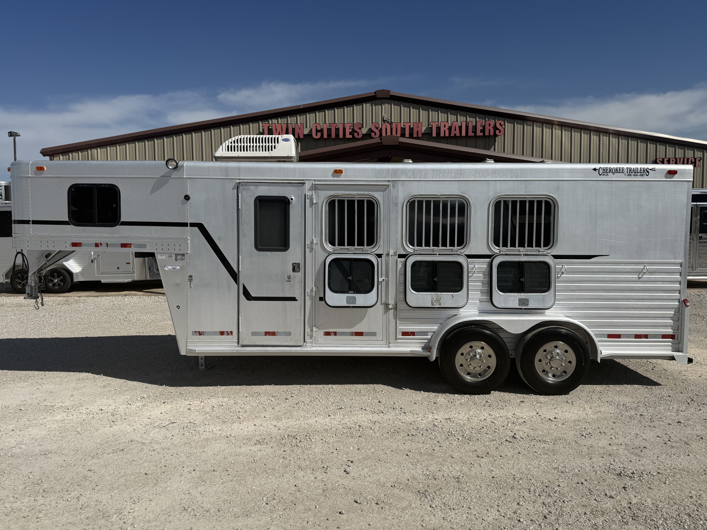 Used 2000 Cherokee 3 Horse Gooseneck Horse Trailer