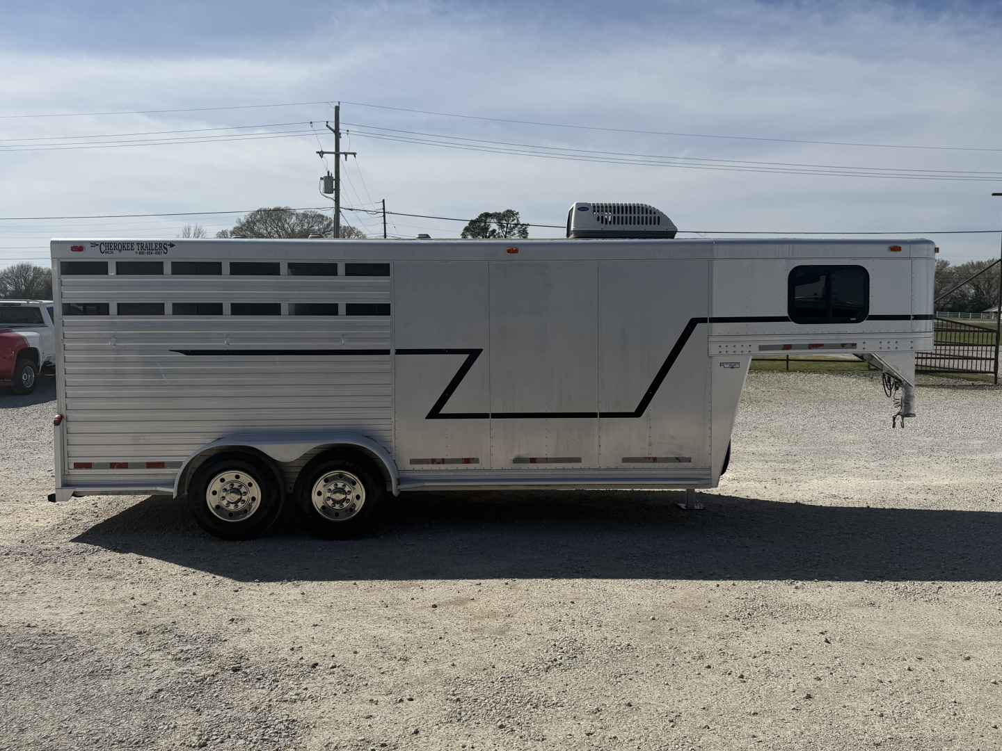 Used 2000 Cherokee 3 Horse Gooseneck Horse Trailer