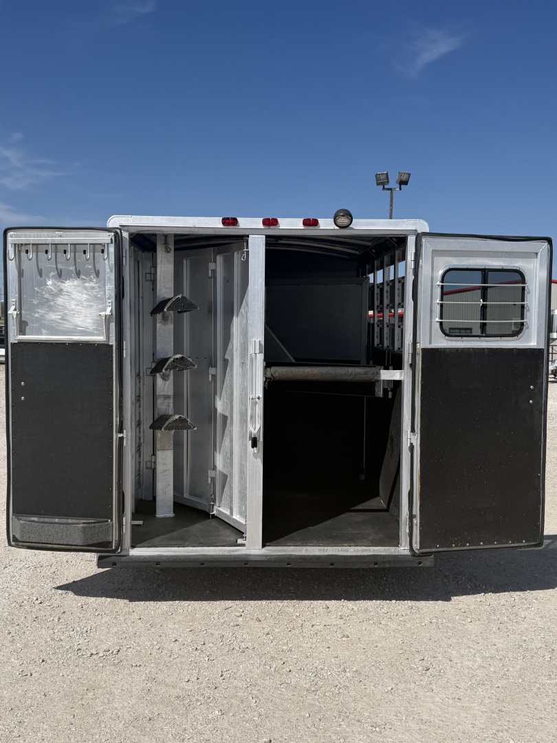 Used 2000 Cherokee 3 Horse Gooseneck Horse Trailer