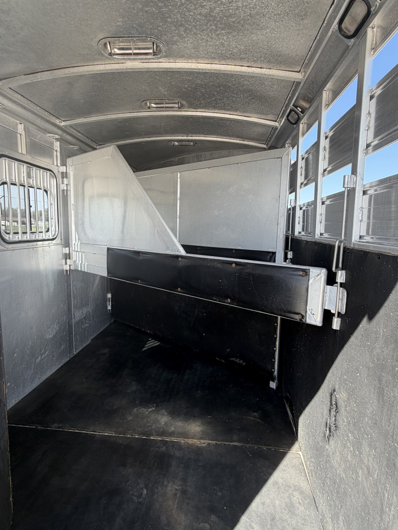 Used 2000 Cherokee 3 Horse Gooseneck Horse Trailer