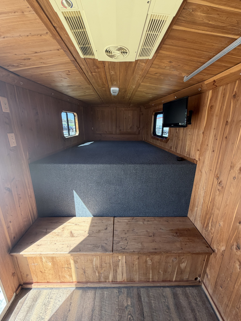 Used 2000 Cherokee 3 Horse Gooseneck Horse Trailer