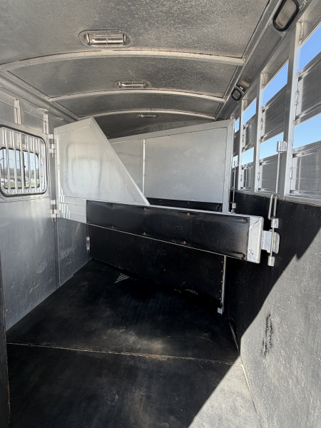 Used 2000 Cherokee 3 Horse Gooseneck Horse Trailer