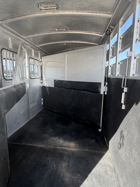 Used 2000 Cherokee 3 Horse Gooseneck Horse Trailer