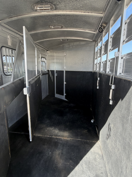 Used 2000 Cherokee 3 Horse Gooseneck Horse Trailer