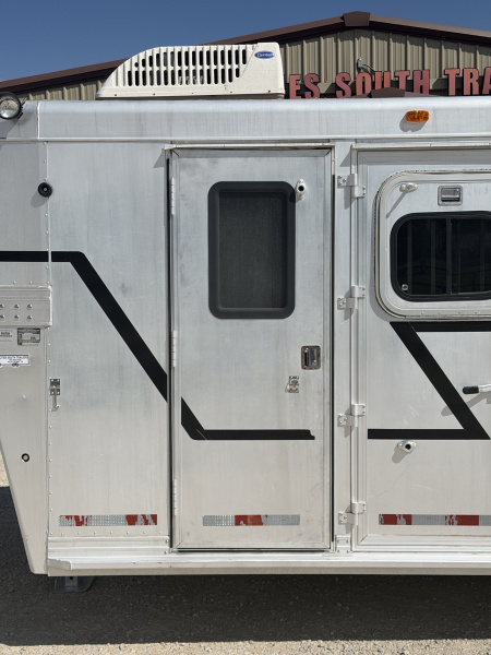 Used 2000 Cherokee 3 Horse Gooseneck Horse Trailer