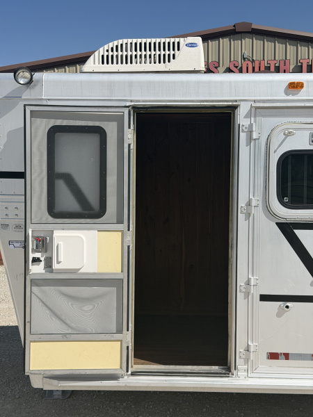 Used 2000 Cherokee 3 Horse Gooseneck Horse Trailer