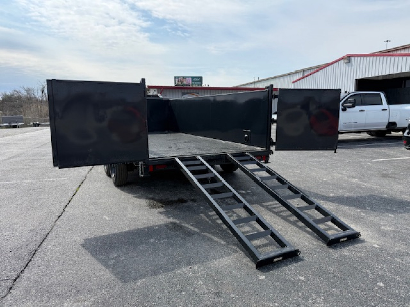 New Hillcrest Dump 7x16 GN 40" 17.6K W/ Upgraded HD Ramps