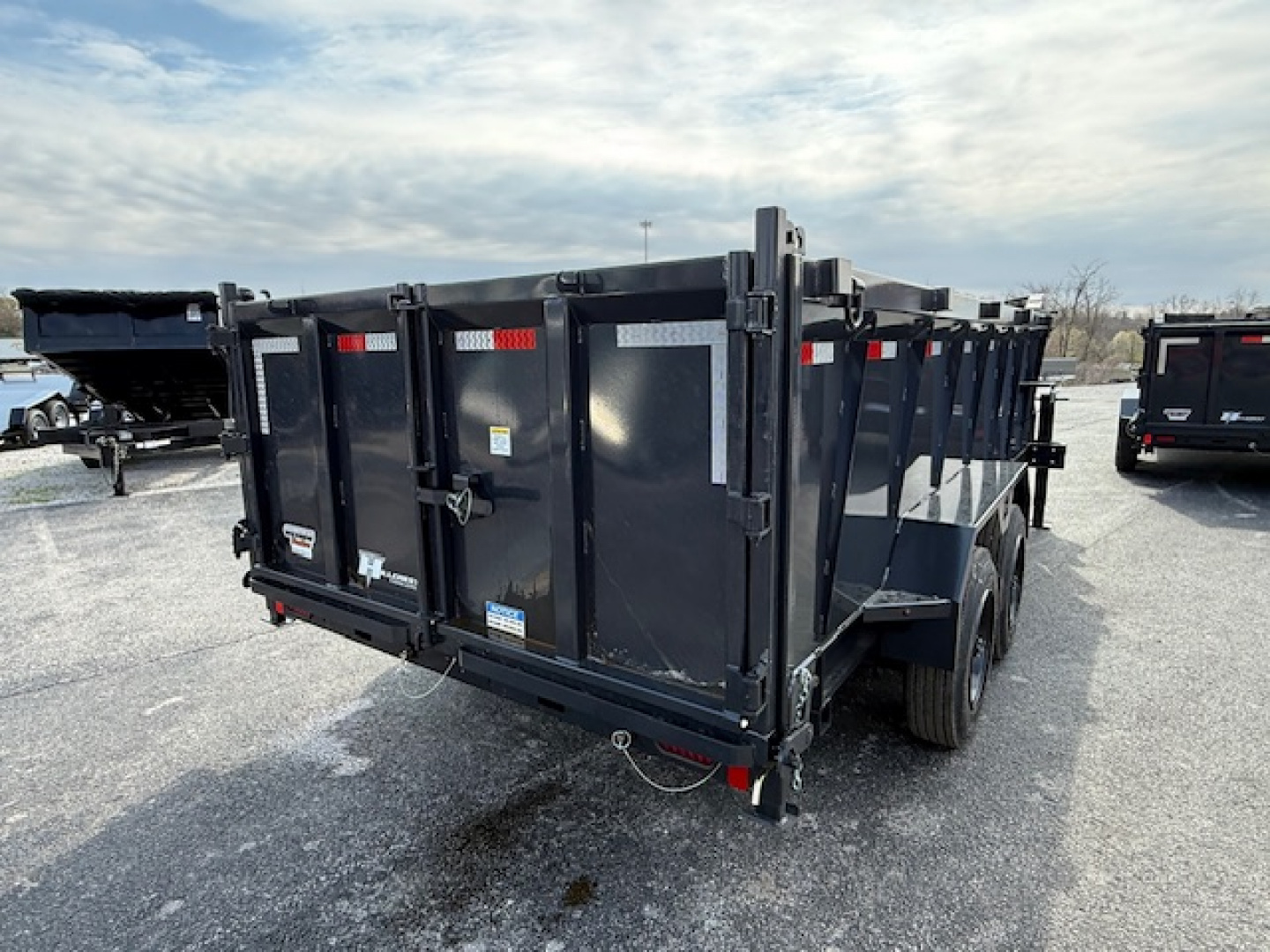 New Hillcrest Dump 7x16 GN 40" 17.6K W/ Upgraded HD Ramps
