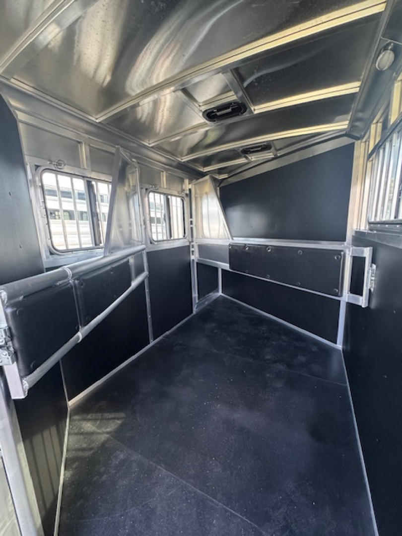 New 2026 Shadow 2026 Shadow Select 3H w/Escape Door Horse Trailer