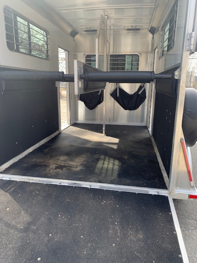 Used 2022 Kingston Trailers 2h d/room Horse Trailer Classic Elite