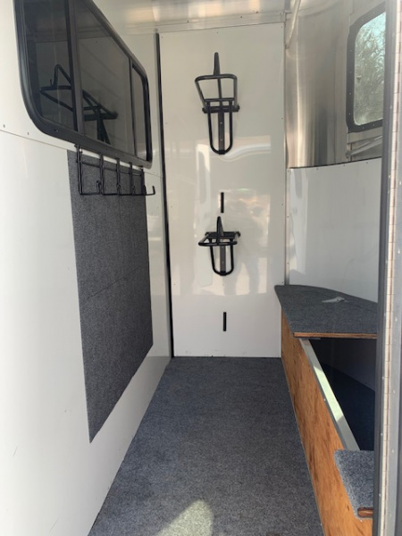 Used 2022 Kingston Trailers 2h d/room Horse Trailer Classic Elite