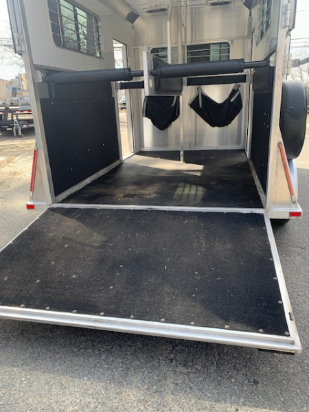 Used 2022 Kingston Trailers 2h d/room Horse Trailer Classic Elite