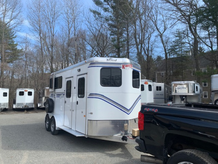 Used 2022 Kingston Trailers 2h d/room Horse Trailer Classic Elite