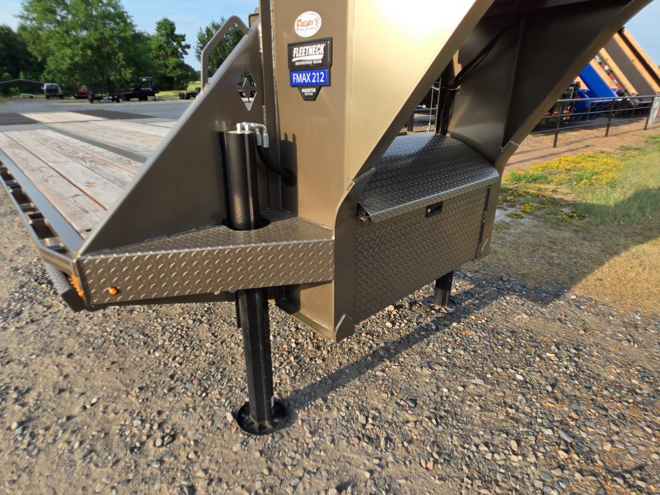 New 2026 Diamond C Trailers FMAX212 32' x 102" Pacesetter Edition Equipment Trailer