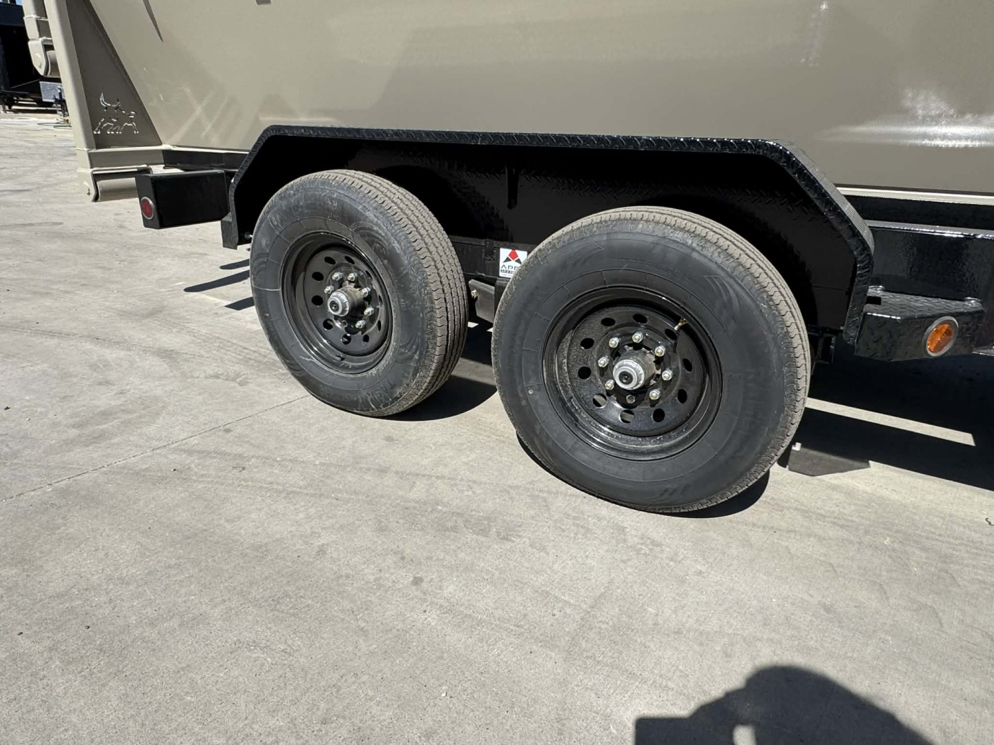 New Iron Bull 16' ROLL OFF DUMP TRAILERS GOOSENECK Dump Trailer WITH 3 BINS