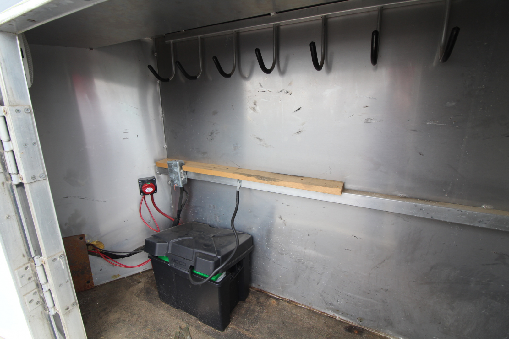 Used 2004 Classic Weekender LQ 3 Horse Trailer - Side tack - Mangers - Dinette & Kitchenette