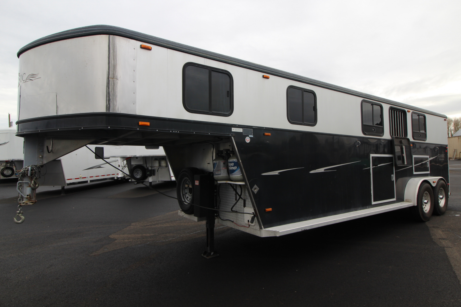 Used 2004 Classic Weekender LQ 3 Horse Trailer - Side tack - Mangers - Dinette & Kitchenette