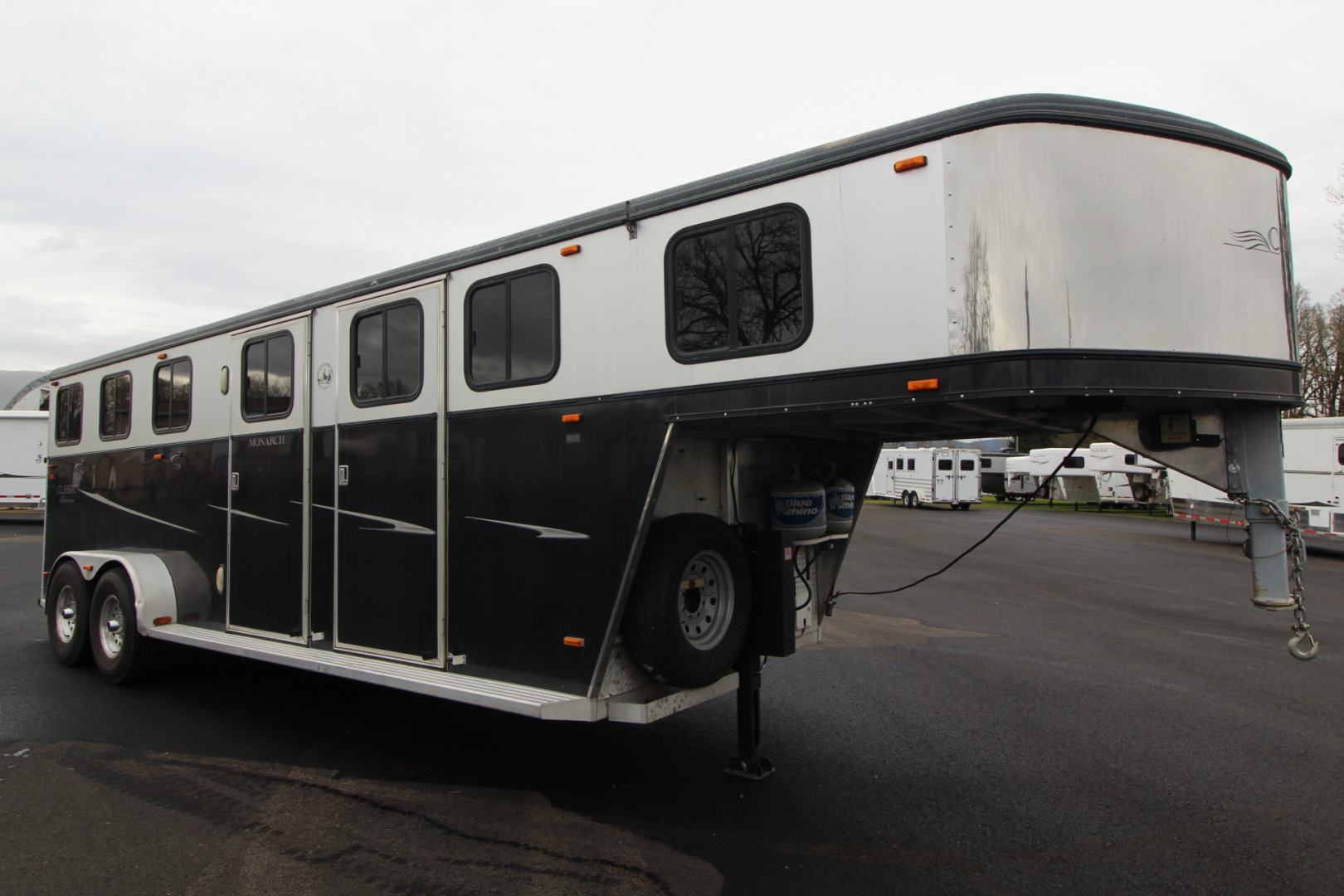 Used 2004 Classic Weekender LQ 3 Horse Trailer - Side tack - Mangers - Dinette & Kitchenette