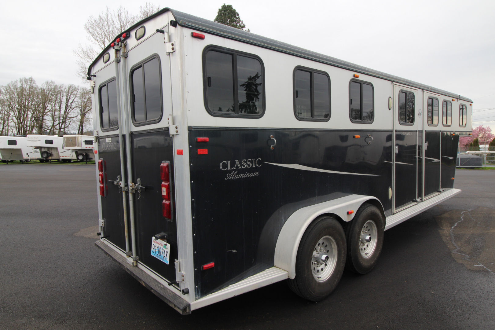 Used 2004 Classic Weekender LQ 3 Horse Trailer - Side tack - Mangers - Dinette & Kitchenette