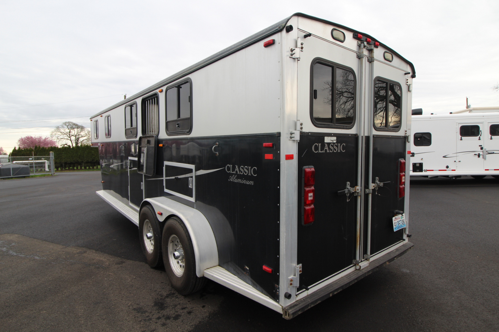Used 2004 Classic Weekender LQ 3 Horse Trailer - Side tack - Mangers - Dinette & Kitchenette