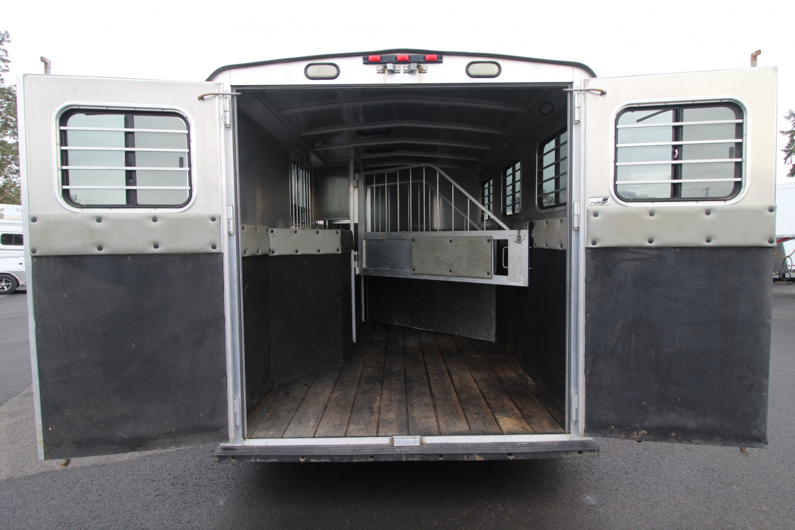 Used 2004 Classic Weekender LQ 3 Horse Trailer - Side tack - Mangers - Dinette & Kitchenette