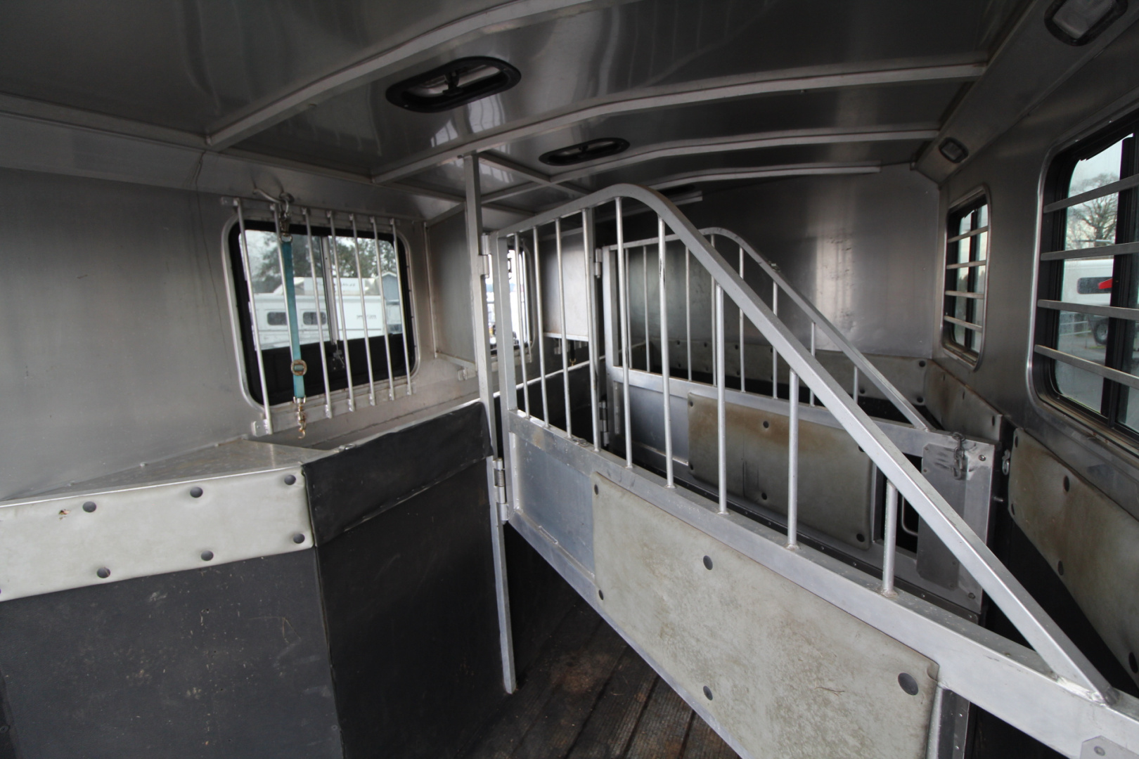 Used 2004 Classic Weekender LQ 3 Horse Trailer - Side tack - Mangers - Dinette & Kitchenette