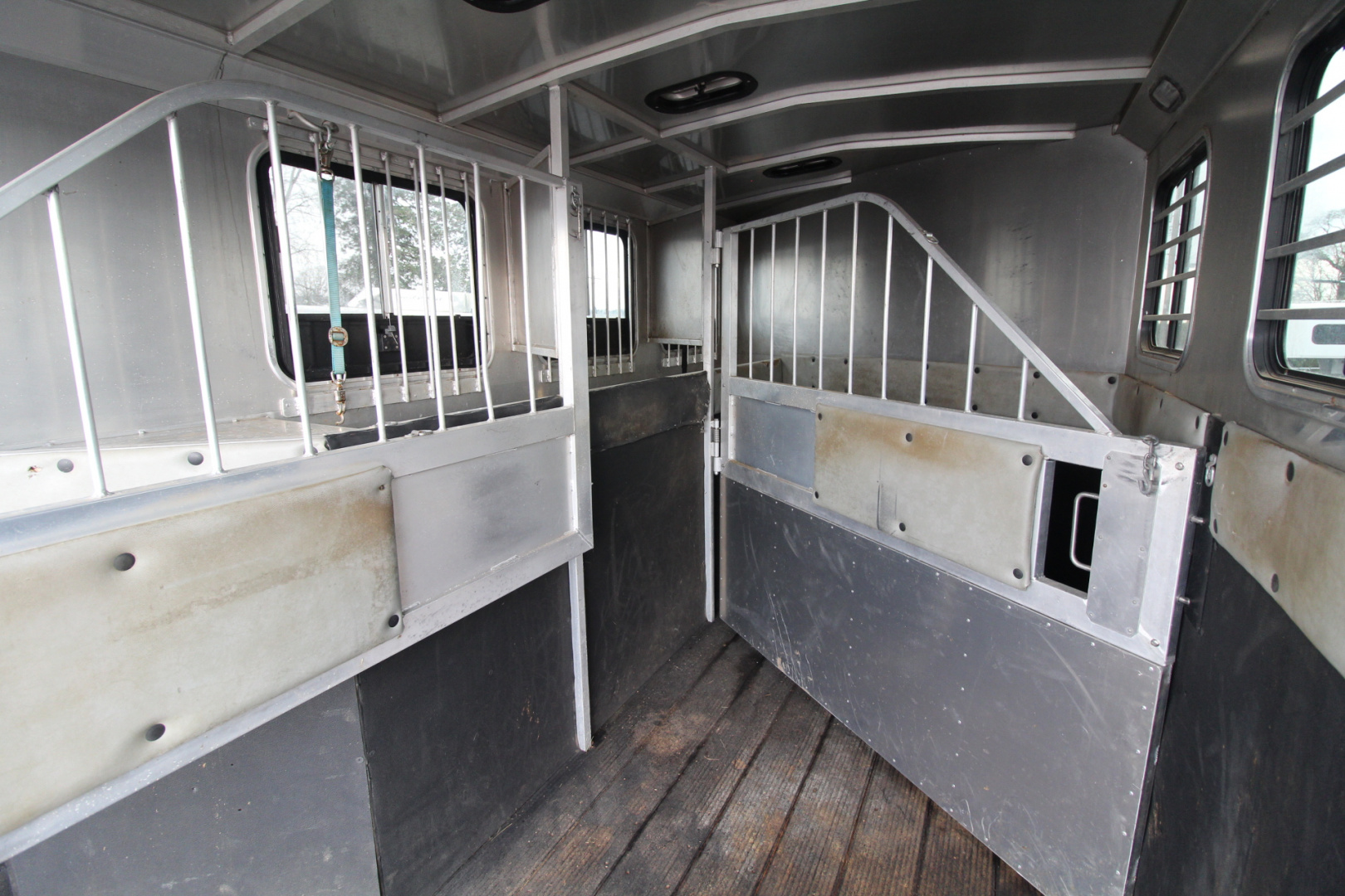 Used 2004 Classic Weekender LQ 3 Horse Trailer - Side tack - Mangers - Dinette & Kitchenette