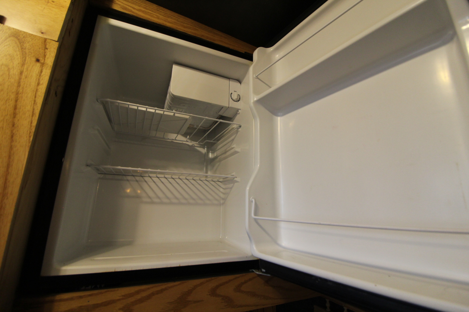 Used 2004 Classic Weekender LQ 3 Horse Trailer - Side tack - Mangers - Dinette & Kitchenette