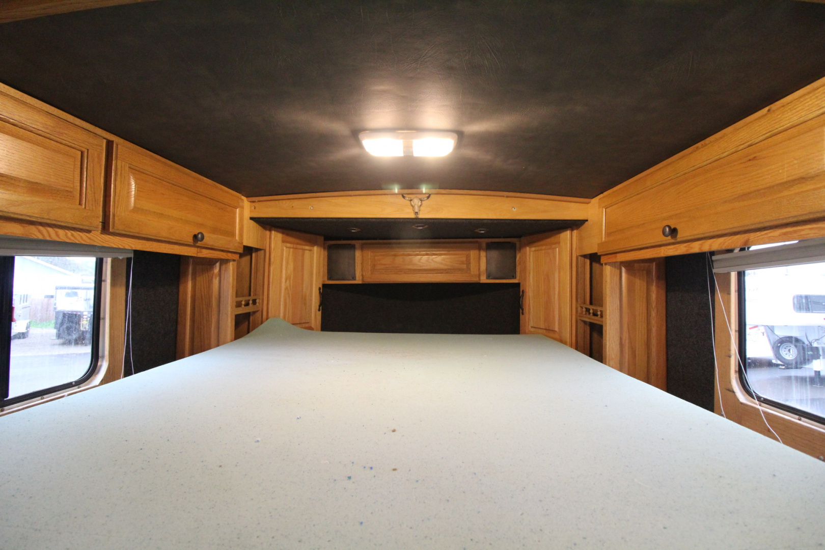 Used 2004 Classic Weekender LQ 3 Horse Trailer - Side tack - Mangers - Dinette & Kitchenette
