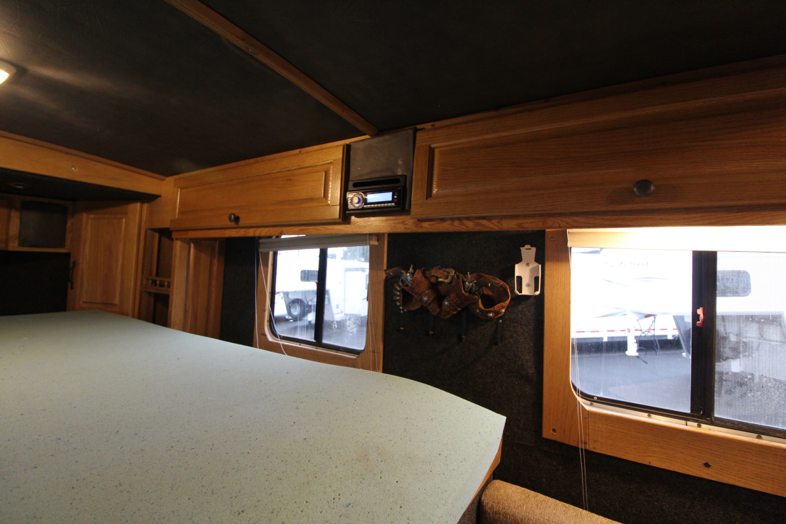 Used 2004 Classic Weekender LQ 3 Horse Trailer - Side tack - Mangers - Dinette & Kitchenette