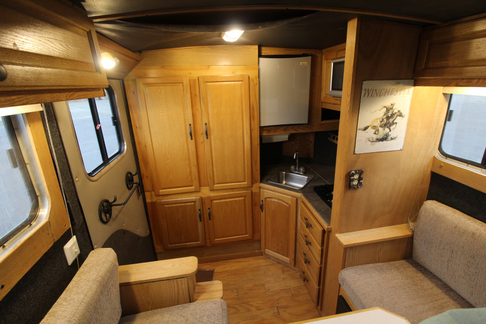 Used 2004 Classic Weekender LQ 3 Horse Trailer - Side tack - Mangers - Dinette & Kitchenette
