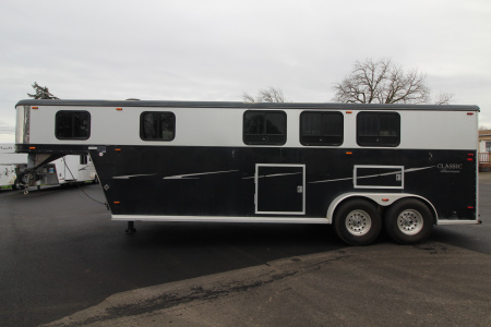 Used 2004 Classic Weekender LQ 3 Horse Trailer - Side tack - Mangers - Dinette & Kitchenette