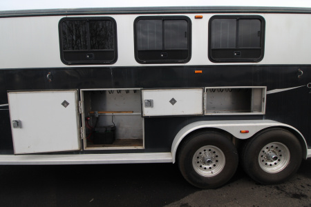 Used 2004 Classic Weekender LQ 3 Horse Trailer - Side tack - Mangers - Dinette & Kitchenette