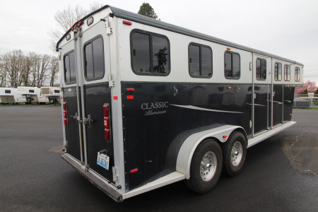 Used 2004 Classic Weekender LQ 3 Horse Trailer - Side tack - Mangers - Dinette & Kitchenette