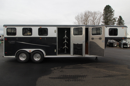 Used 2004 Classic Weekender LQ 3 Horse Trailer - Side tack - Mangers - Dinette & Kitchenette