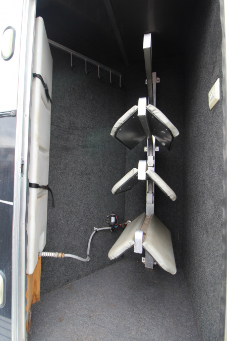 Used 2004 Classic Weekender LQ 3 Horse Trailer - Side tack - Mangers - Dinette & Kitchenette