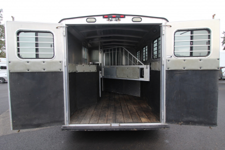 Used 2004 Classic Weekender LQ 3 Horse Trailer - Side tack - Mangers - Dinette & Kitchenette