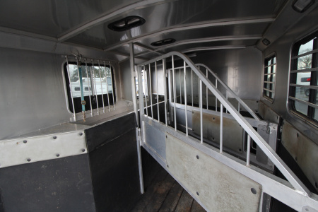 Used 2004 Classic Weekender LQ 3 Horse Trailer - Side tack - Mangers - Dinette & Kitchenette