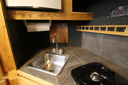 Used 2004 Classic Weekender LQ 3 Horse Trailer - Side tack - Mangers - Dinette & Kitchenette