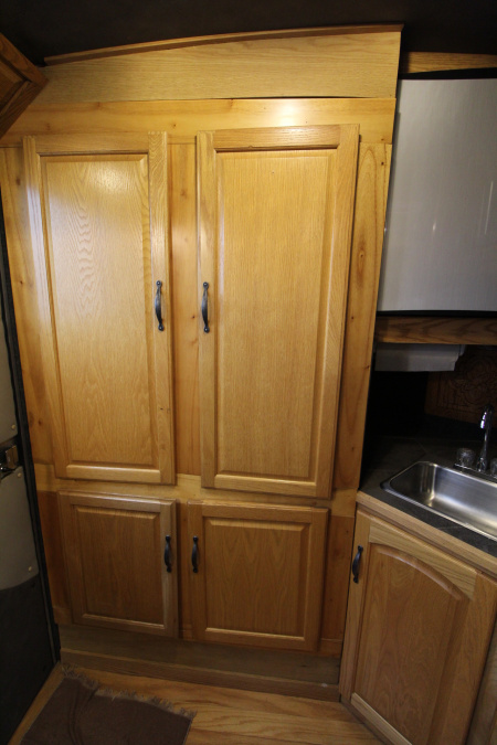 Used 2004 Classic Weekender LQ 3 Horse Trailer - Side tack - Mangers - Dinette & Kitchenette