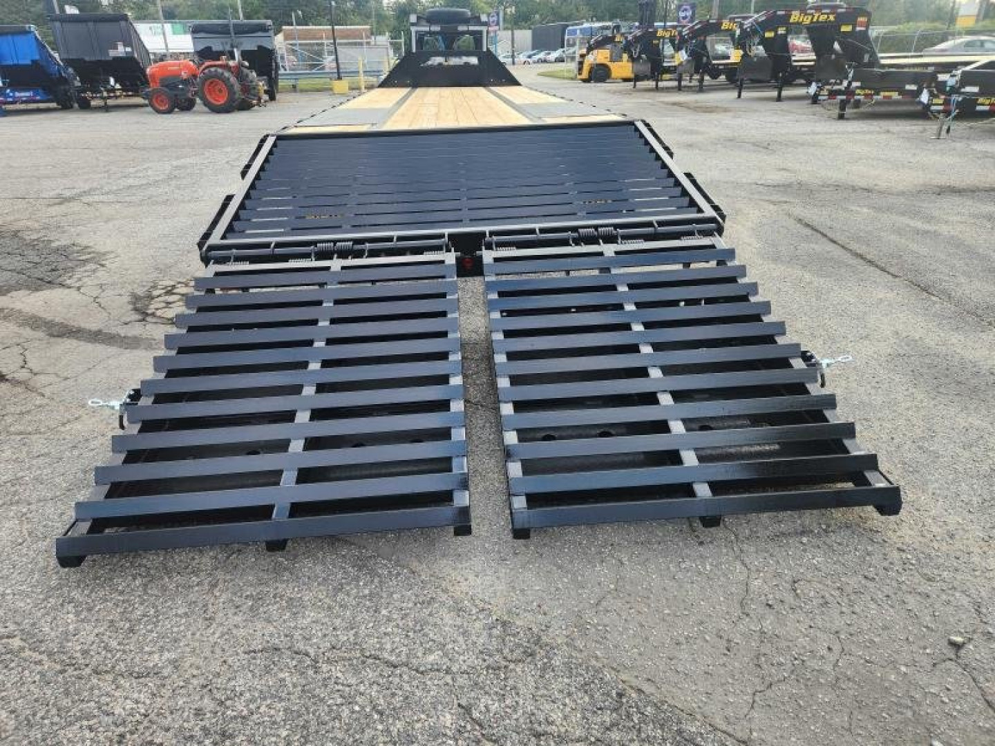 New 2026 Big Tex Trailers 25+5 22GN Gooseneck w/Mega Ramps Flatbed Trailer