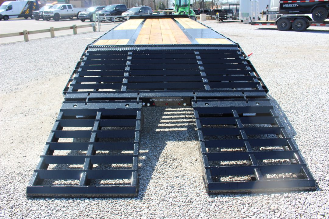 New 2026 Moritz FDPH DT 25' + 5' - Pintle Ring Deckover Equipment Trailer - 25900# GVW