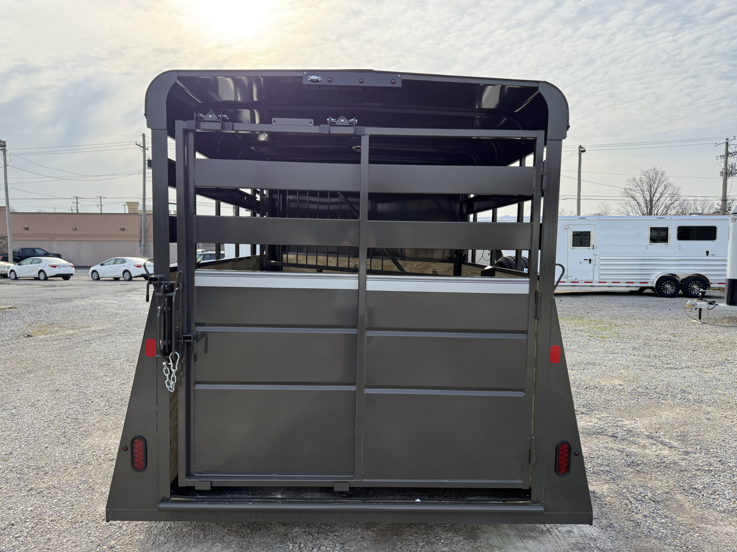 New 2026 Valley Trailers 2 Horse Slant Load Deluxe 7' Tall