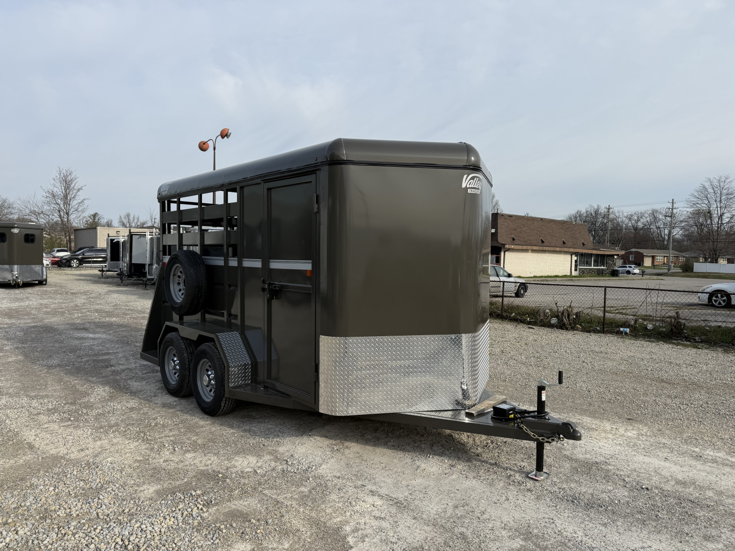 New 2026 Valley Trailers 2 Horse Slant Load Deluxe 7' Tall