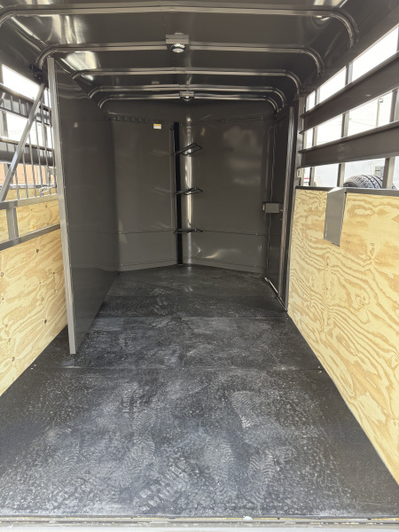 New 2026 Valley Trailers 2 Horse Slant Load Deluxe 7' Tall